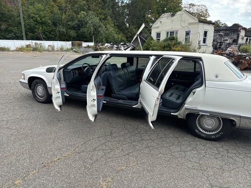 Used 1995 Cadillac Fleetwood Brougham image 7