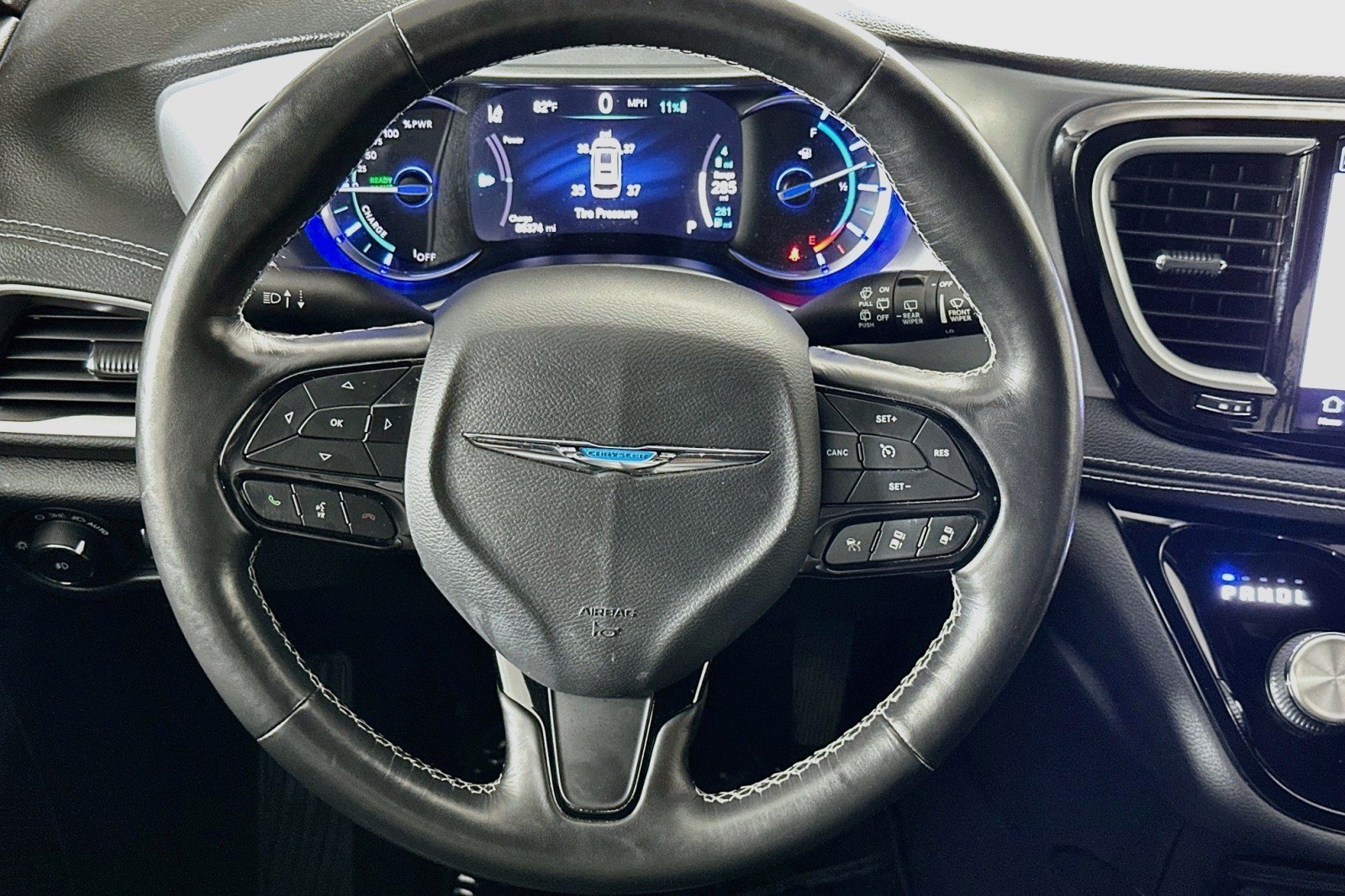 Used 2021 Chrysler Pacifica Touring-L w/ Uconnect Theater Family Group FWD image 20
