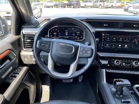 Used 2023 GMC Sierra 1500 Denali w/ Technology Package AWD/4WD image 17