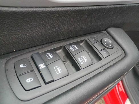 Used 2024 Chrysler Pacifica Touring-L w/ S Appearance Package image 19