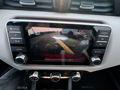 Used 2021 Nissan Versa SV FWD image 17