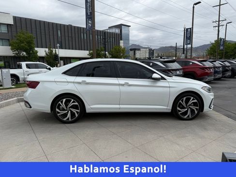 Used 2025 Volkswagen Jetta SEL FWD image 2