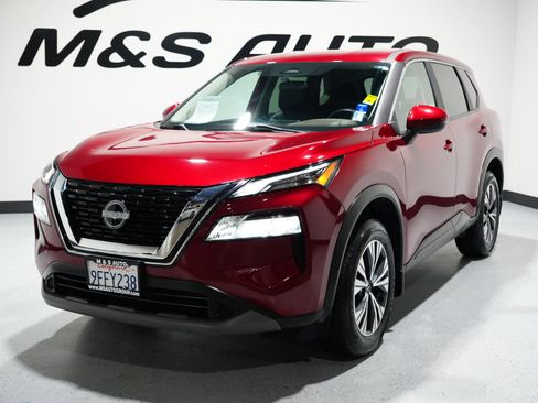 Used 2023 Nissan Rogue SV image 3