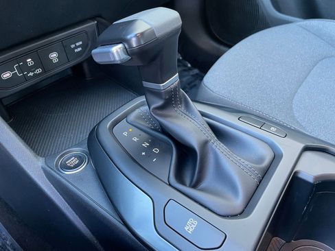 Used 2025 Kia K4 LXS image 41