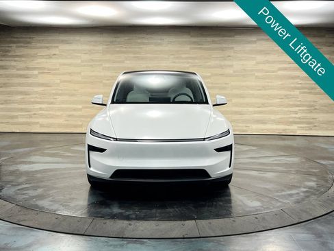 Used 2026 Tesla Model Y Long Range RWD image 9
