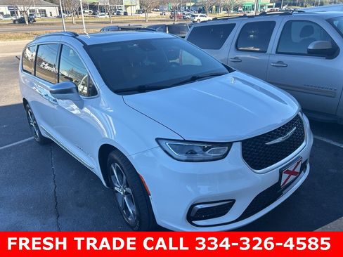 Used 2021 Chrysler Pacifica Pinnacle image 9