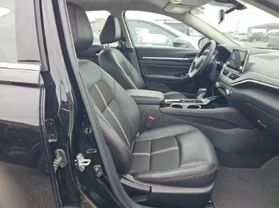 Used 2025 Nissan Altima 2.5 SR FWD image 12