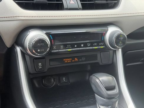 Used 2022 Toyota RAV4 XLE w/ Convenience Package AWD/4WD image 14