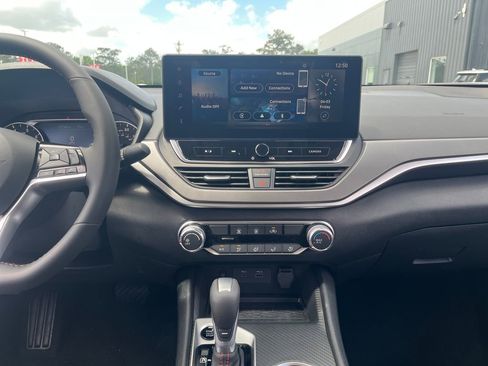 New 2026 Nissan Altima 2.5 SR FWD image 17