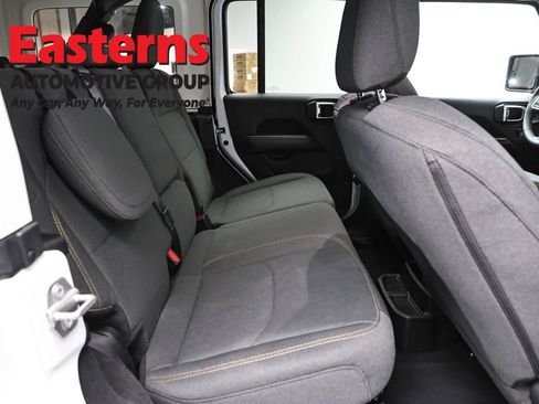 Used 2025 Jeep Wrangler Unlimited Sahara AWD/4WD image 24