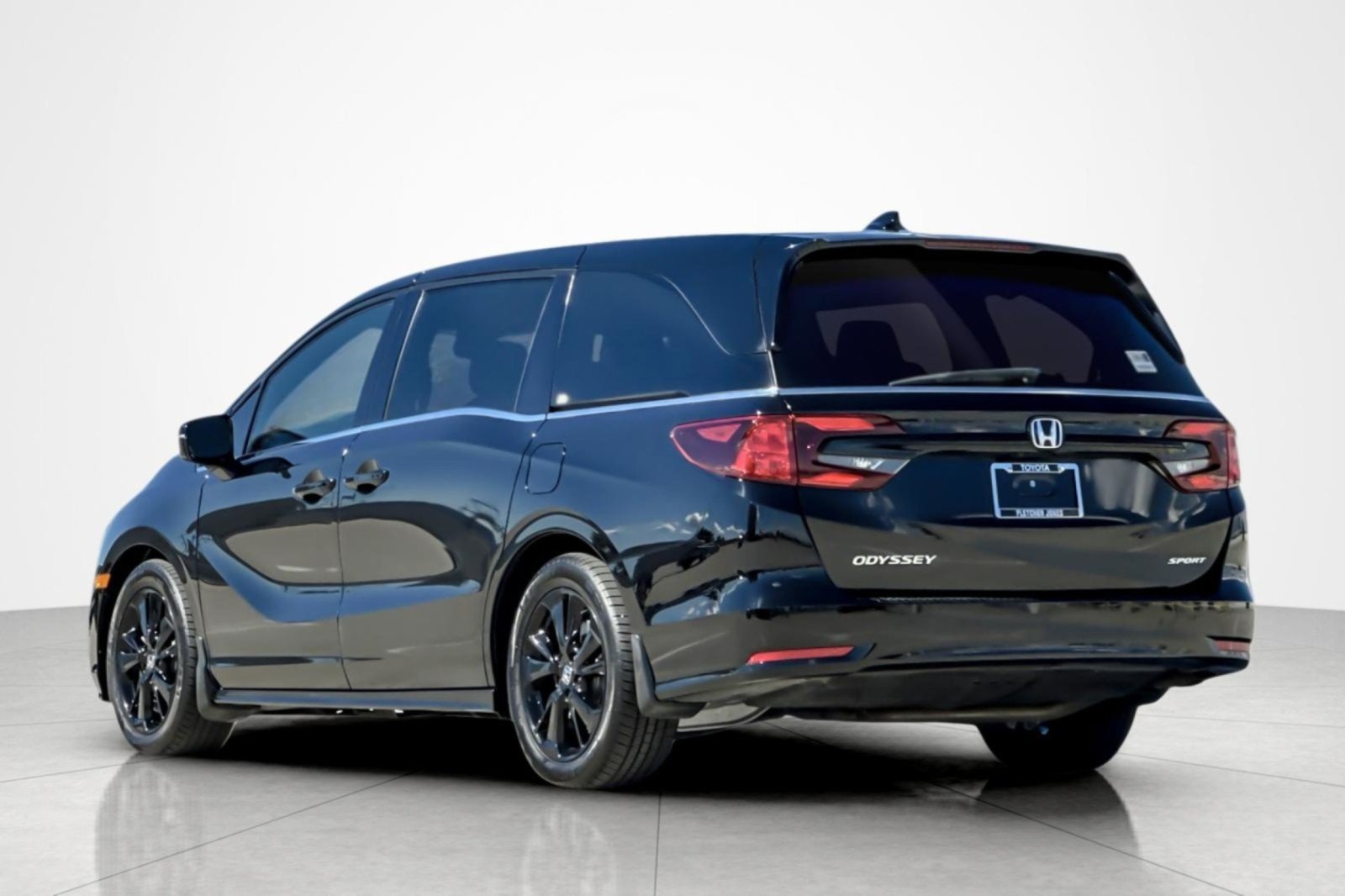 Used 2023 Honda Odyssey Sport image 3
