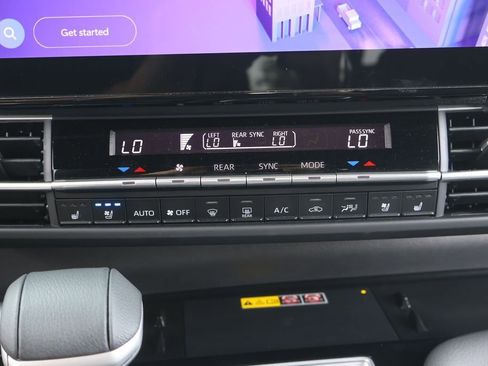 Used 2025 Toyota Sienna Limited FWD image 26