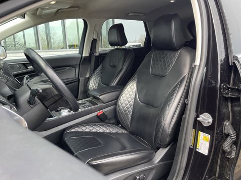 Used 2024 Ford Edge Titanium image 17