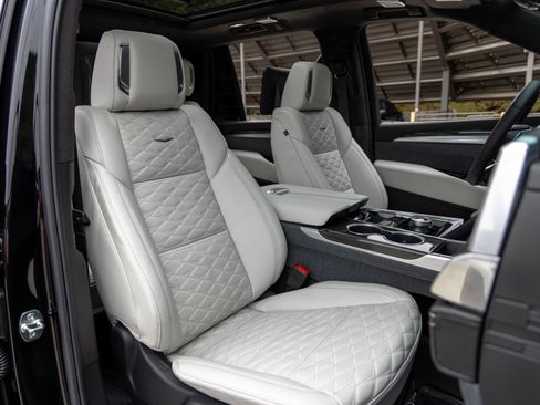 Used 2026 Cadillac Escalade V AWD/4WD image 66