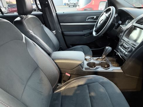 Used 2018 Ford Explorer XLT w/ Equipment Group 202A AWD/4WD image 3