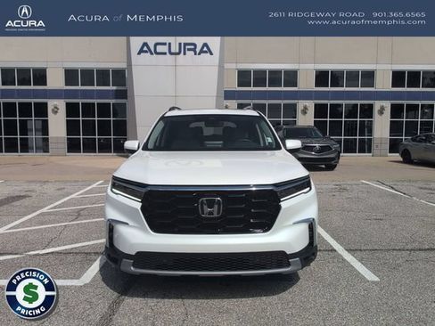 Used 2025 Honda Pilot Touring image 11