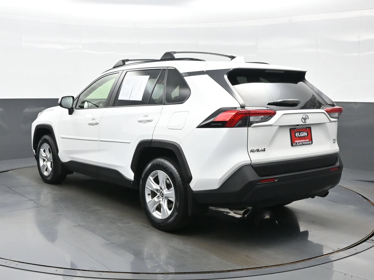Used 2020 Toyota RAV4 XLE w/ XLE Grade Weather Package AWD/4WD image 4