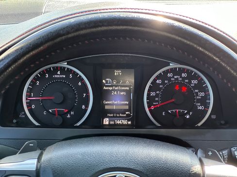Used 2015 Toyota Camry XSE FWD image 15