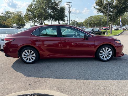 Used 2019 Toyota Camry LE FWD image 7