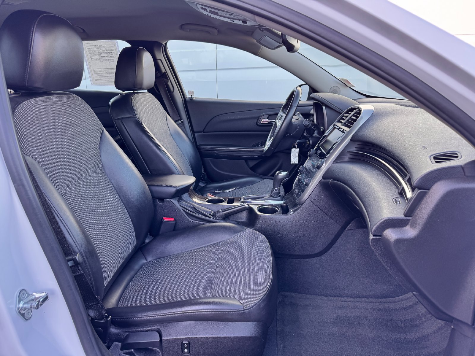 Used 2015 Chevrolet Malibu LT FWD image 17