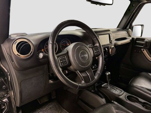 Used 2016 Jeep Wrangler Unlimited Sahara AWD/4WD image 9