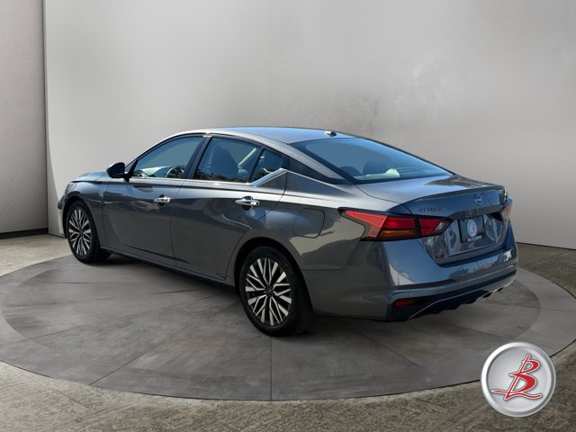 Used 2024 Nissan Altima 2.5 SV FWD image 5
