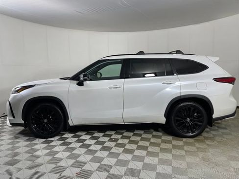 Used 2023 Toyota Highlander XSE AWD/4WD image 5