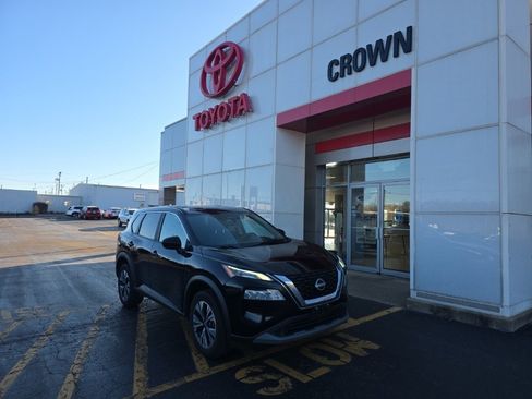 Used 2023 Nissan Rogue SV image 1