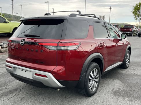 Used 2023 Nissan Pathfinder SL w/ Black Appearance Package AWD/4WD image 5