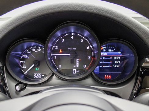 Certified 2025 Porsche Macan image 19