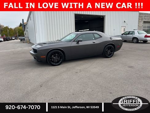 Used 2018 Dodge Challenger SXT Plus image 1