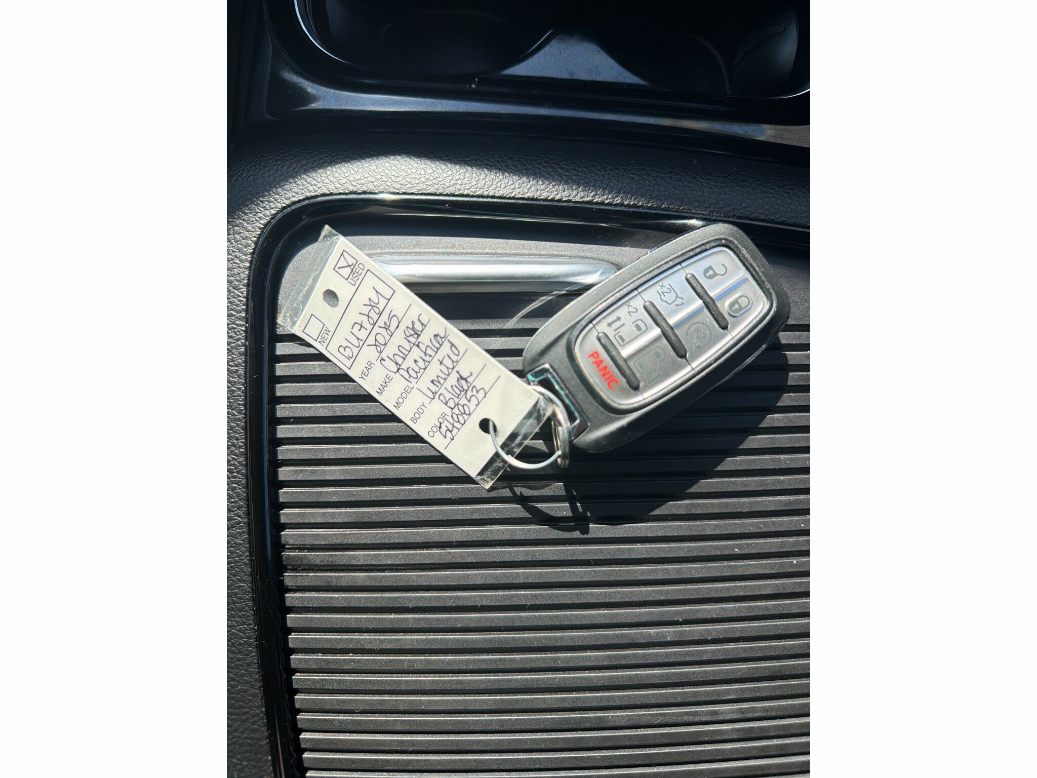 Used 2025 Chrysler Pacifica Limited FWD image 18