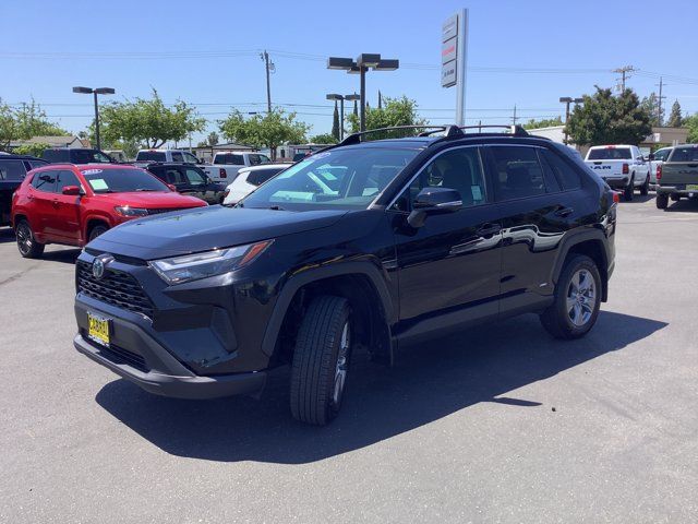 Used 2022 Toyota RAV4 XLE AWD/4WD image 5