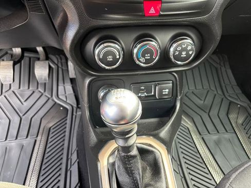 Used 2016 Jeep Renegade Sport w/ Power & Air Group AWD/4WD image 18