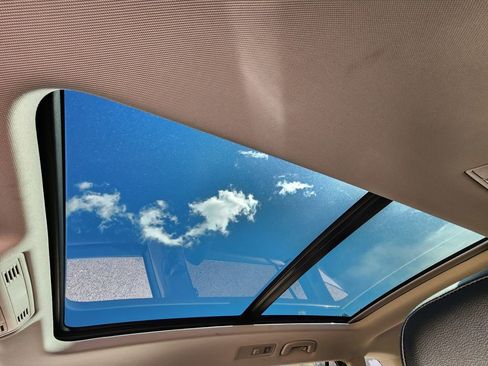 Certified 2024 Volkswagen Tiguan SE image 26