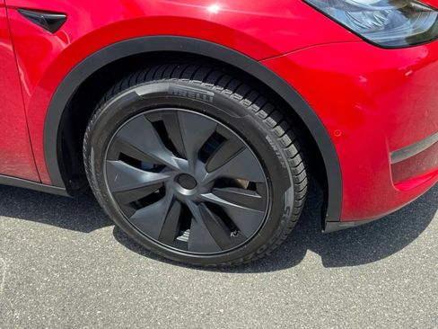 Used 2022 Tesla Model Y Long Range AWD/4WD image 37