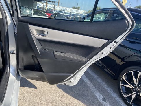 Used 2018 Toyota Corolla LE w/ Carpet Mat Package (TMS) FWD image 16