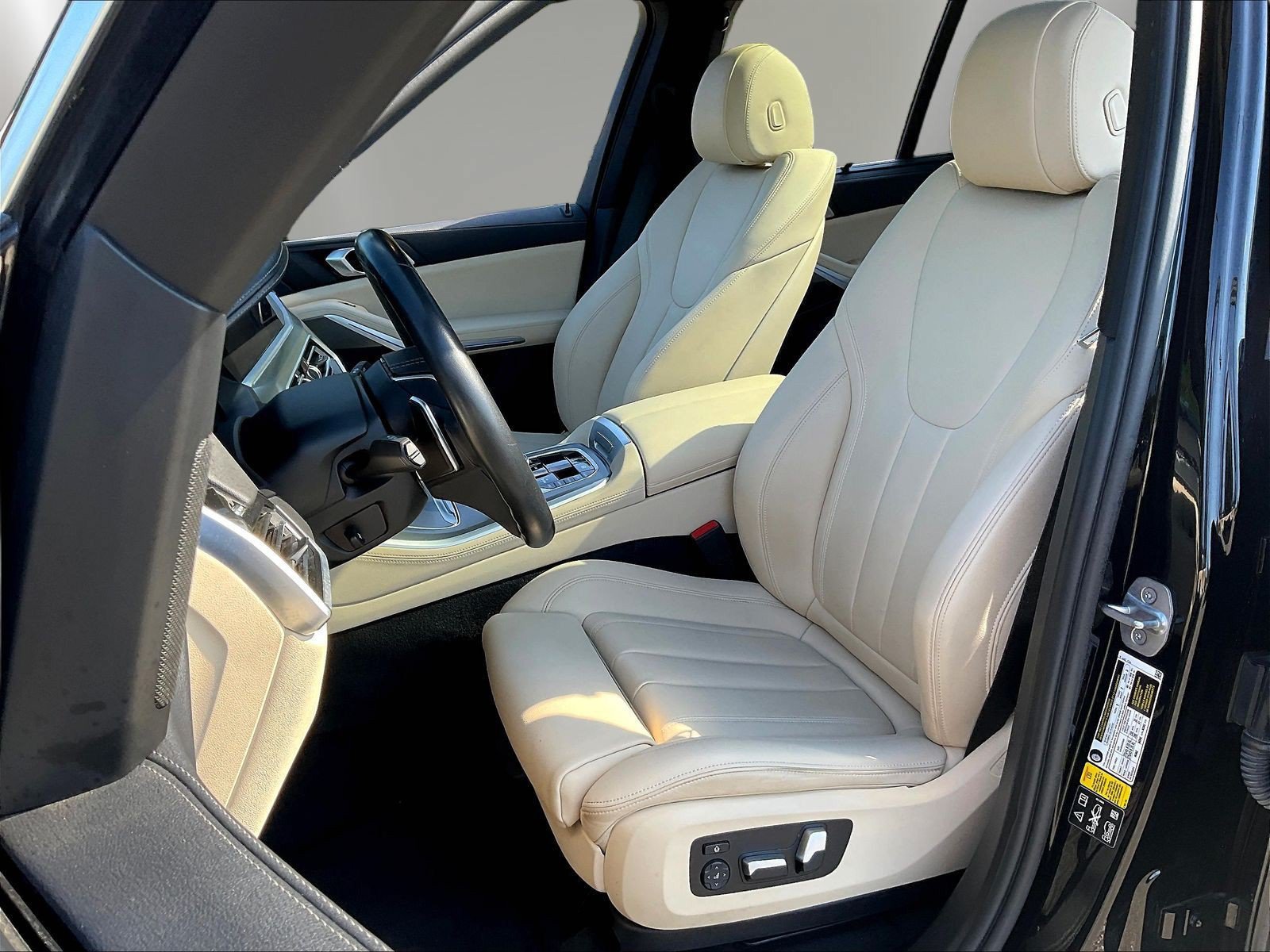 Used 2022 BMW X5 xDrive40i w/ Premium Package AWD/4WD image 22
