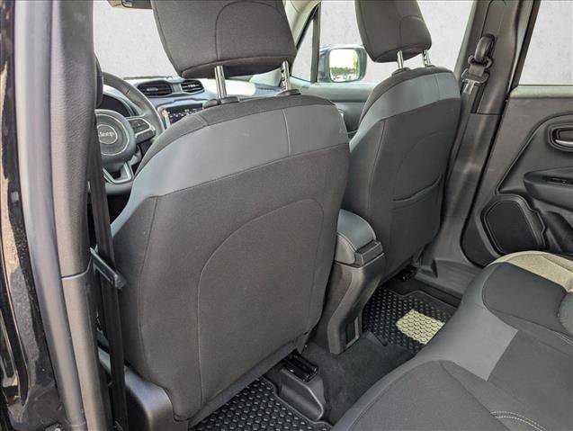 Used 2023 Jeep Renegade Latitude AWD/4WD image 24
