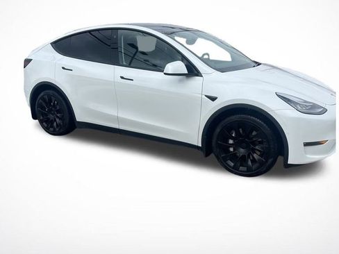 Used 2021 Tesla Model Y Long Range image 1