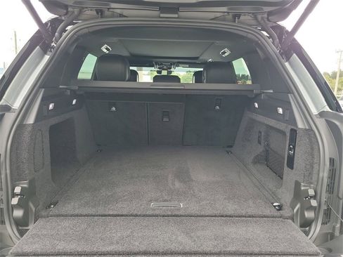 Certified 2024 Land Rover Range Rover SE image 11
