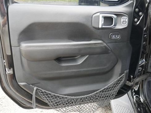 Used 2020 Jeep Gladiator Overland AWD/4WD image 14