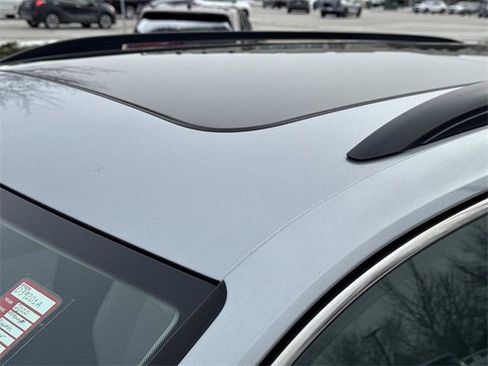 Used 2020 Volkswagen Tiguan SE w/ Panoramic Sunroof Package image 11