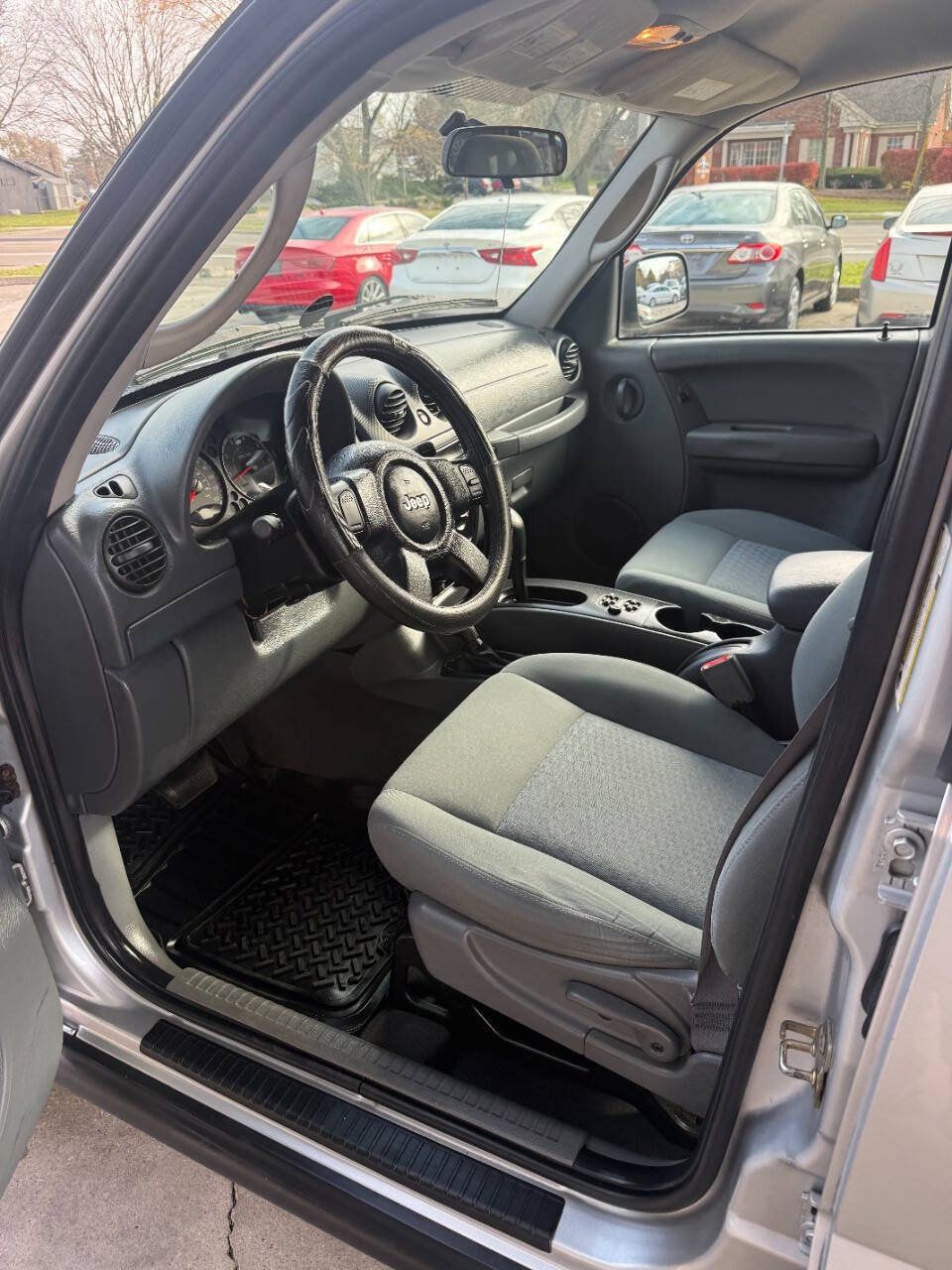 Used 2007 Jeep Liberty Sport AWD/4WD image 11