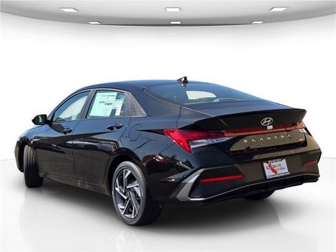 New 2025 Hyundai Elantra SEL image 6