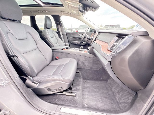 Used 2024 Volvo XC60 B5 Plus w/ Protection Package Premier AWD/4WD image 29