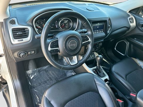 Used 2018 Jeep Compass Latitude w/ Popular Equipment Group image 9