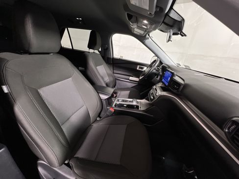 Used 2022 Ford Explorer XLT image 26