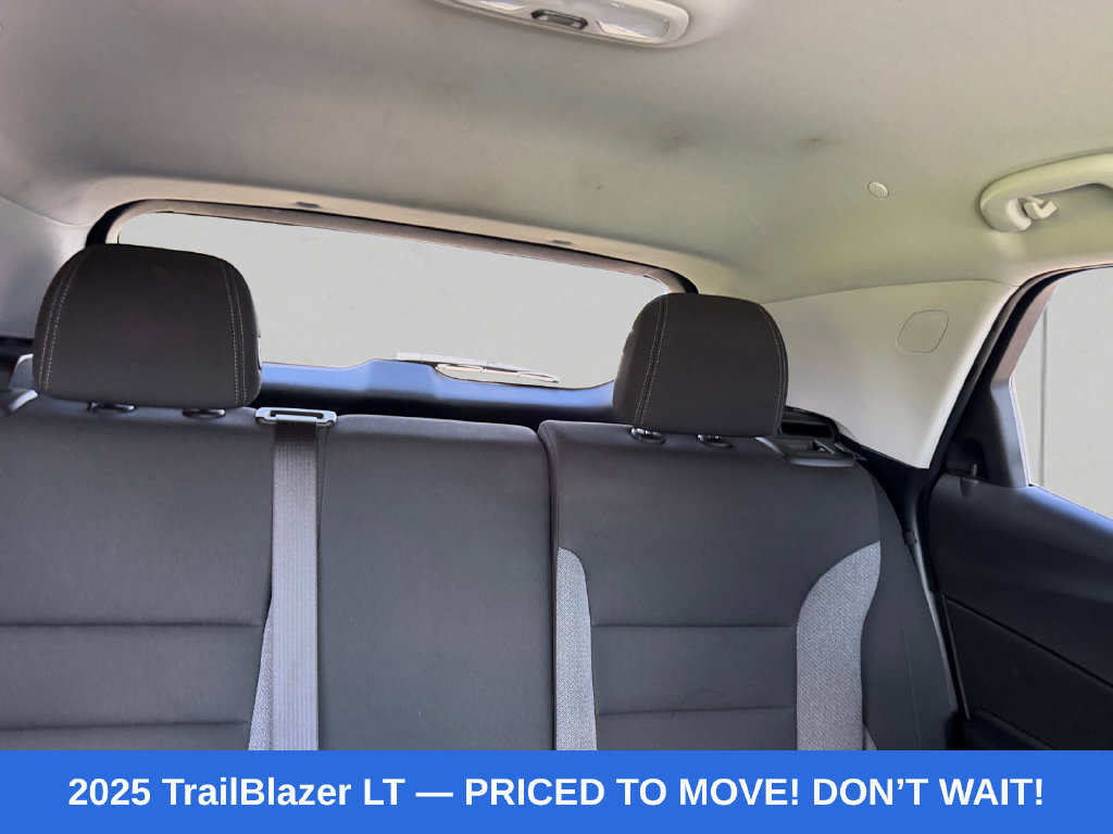 Used 2025 Chevrolet TrailBlazer LT AWD/4WD image 14
