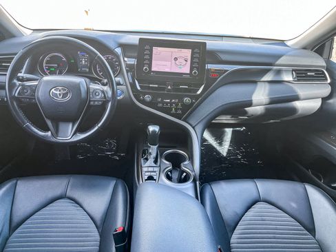 Used 2022 Toyota Camry SE image 11